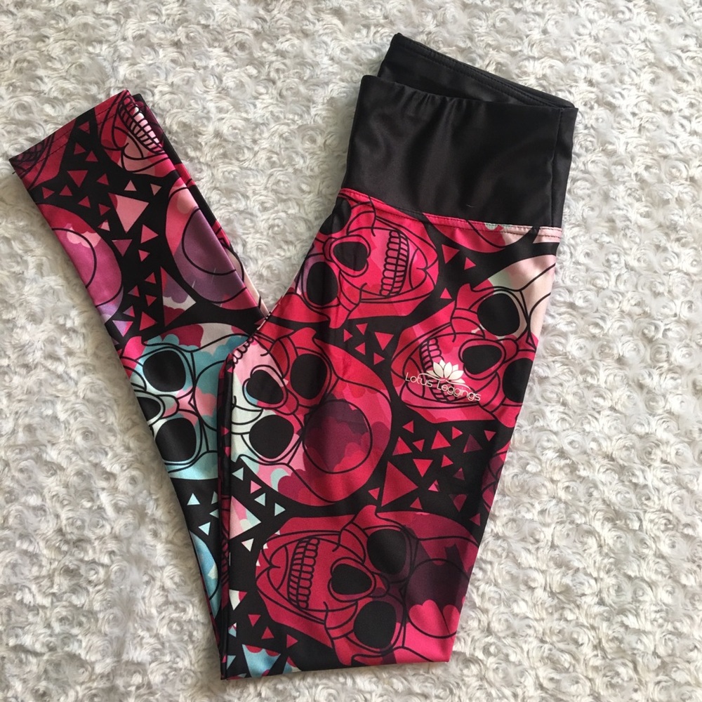 Lotus Leggings Multi Colored Skulls Size M